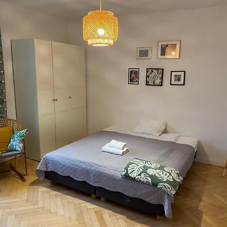 Slow Life Apartment Next To Metro Station Warschau Exterior foto
