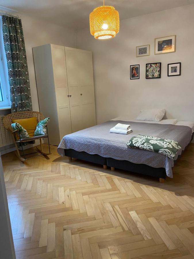 Slow Life Apartment Next To Metro Station Warschau Exterior foto